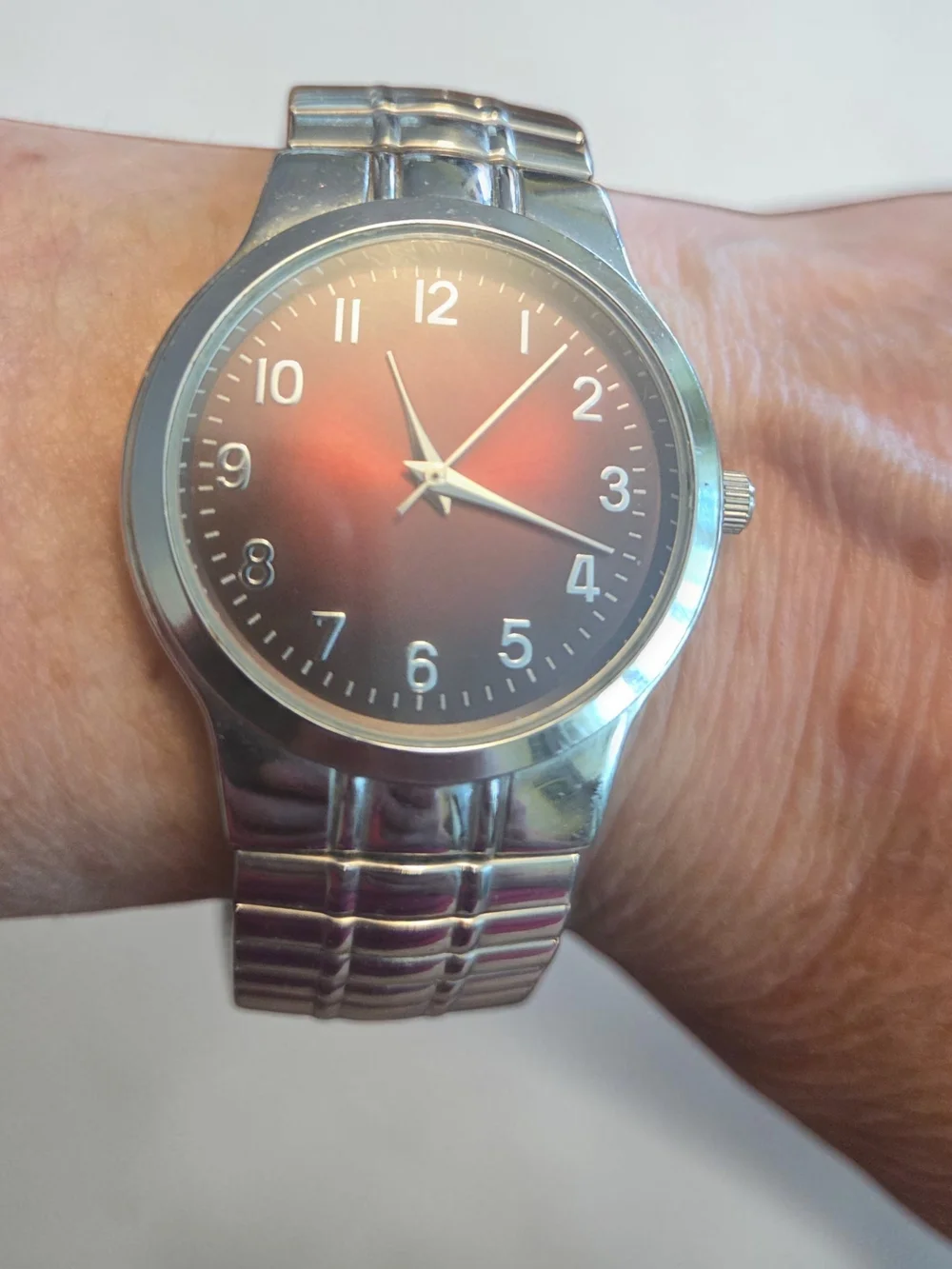 Vintage Allude Red Dial Quartz Watch GENWM753 Silver Stainless Steel 36mm UNISEX